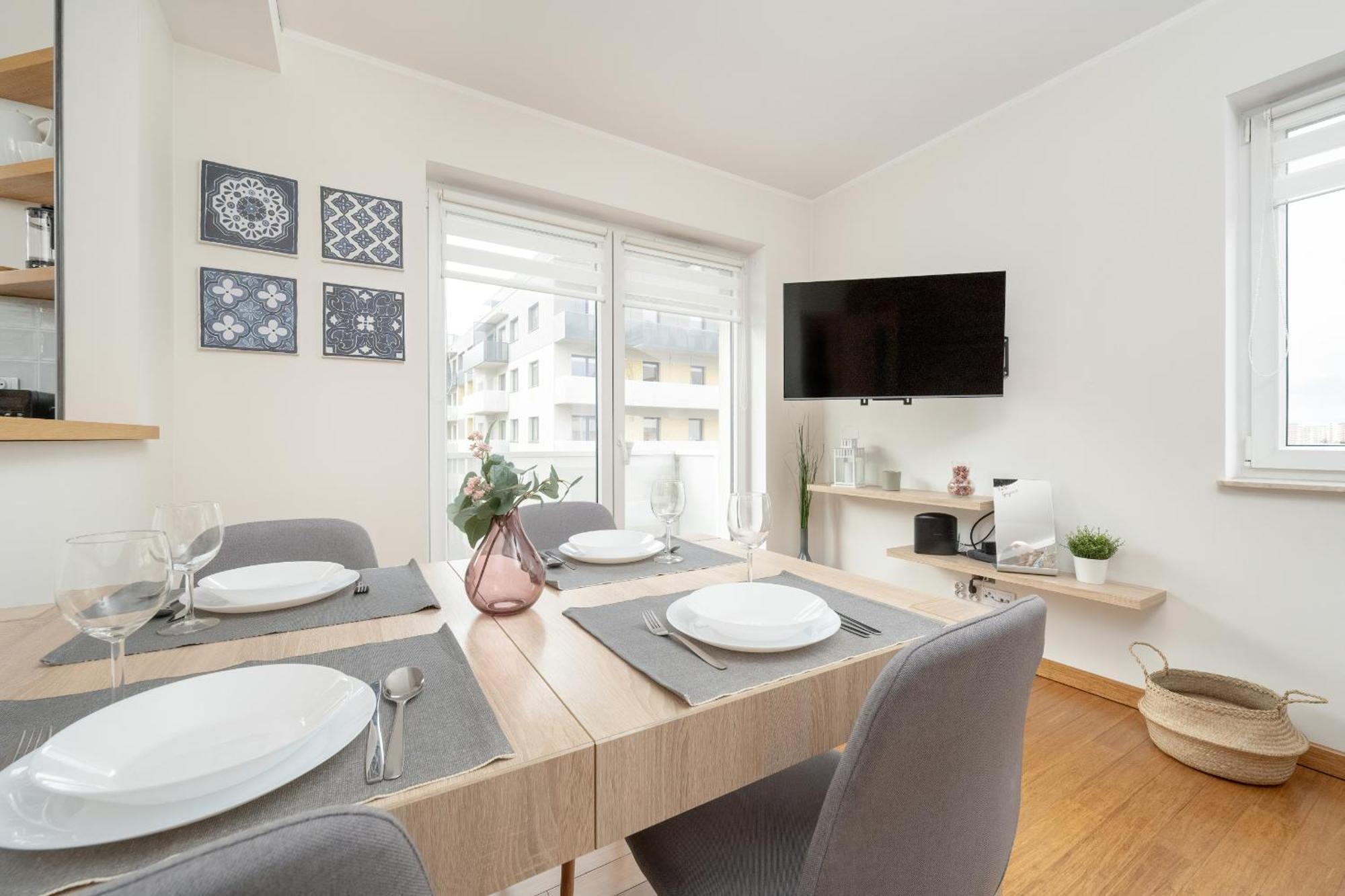 One Bedroom Apartment Nadodrze With Free Garage Wroclaw By Noclegi Renters Eksteriør billede
