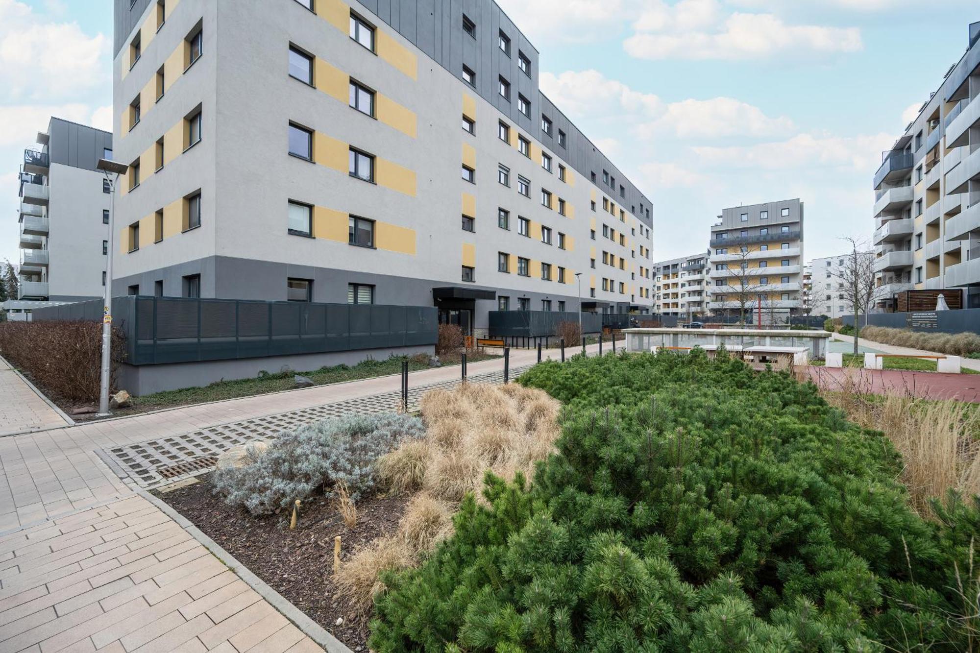 One Bedroom Apartment Nadodrze With Free Garage Wroclaw By Noclegi Renters Eksteriør billede