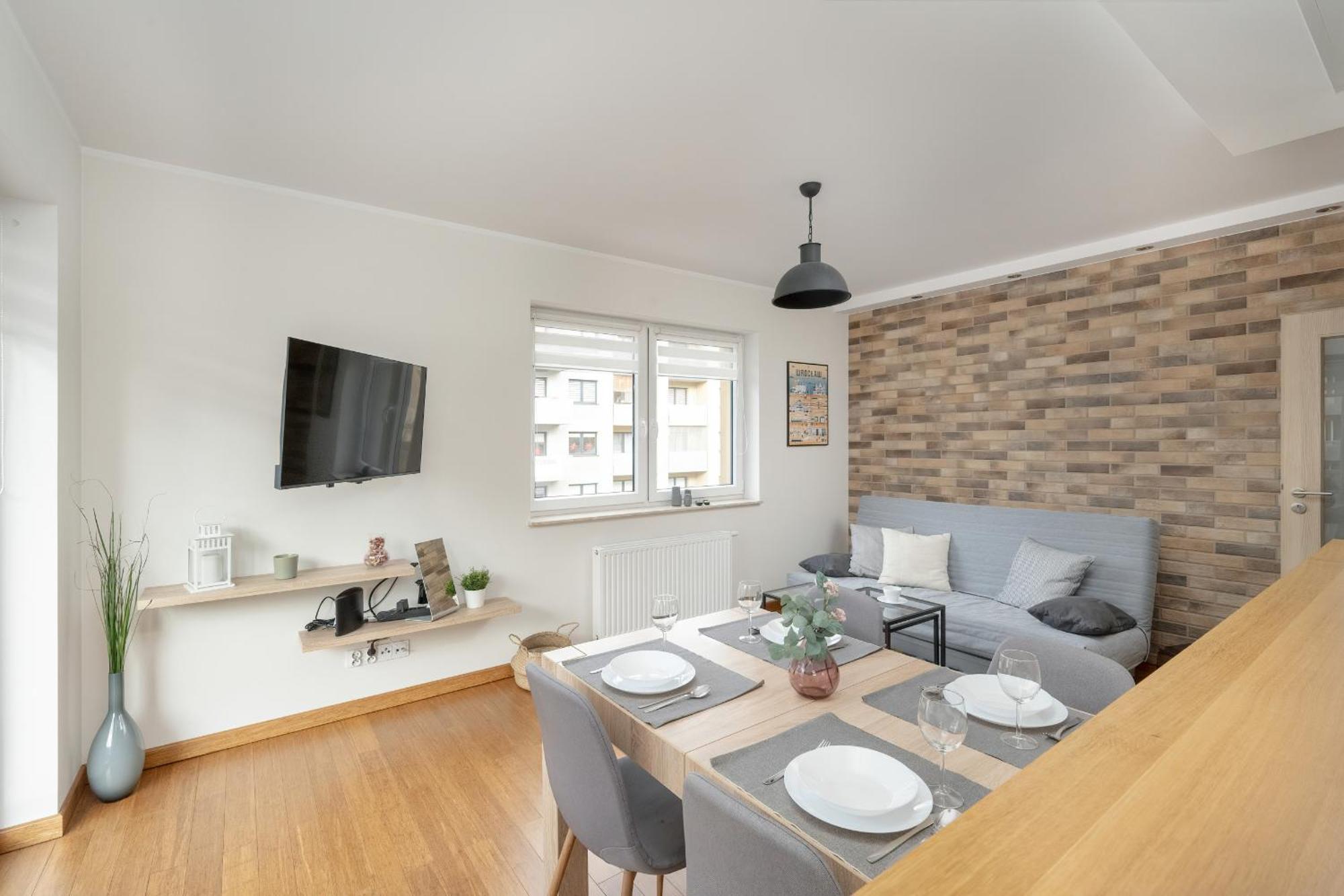 One Bedroom Apartment Nadodrze With Free Garage Wroclaw By Noclegi Renters Eksteriør billede