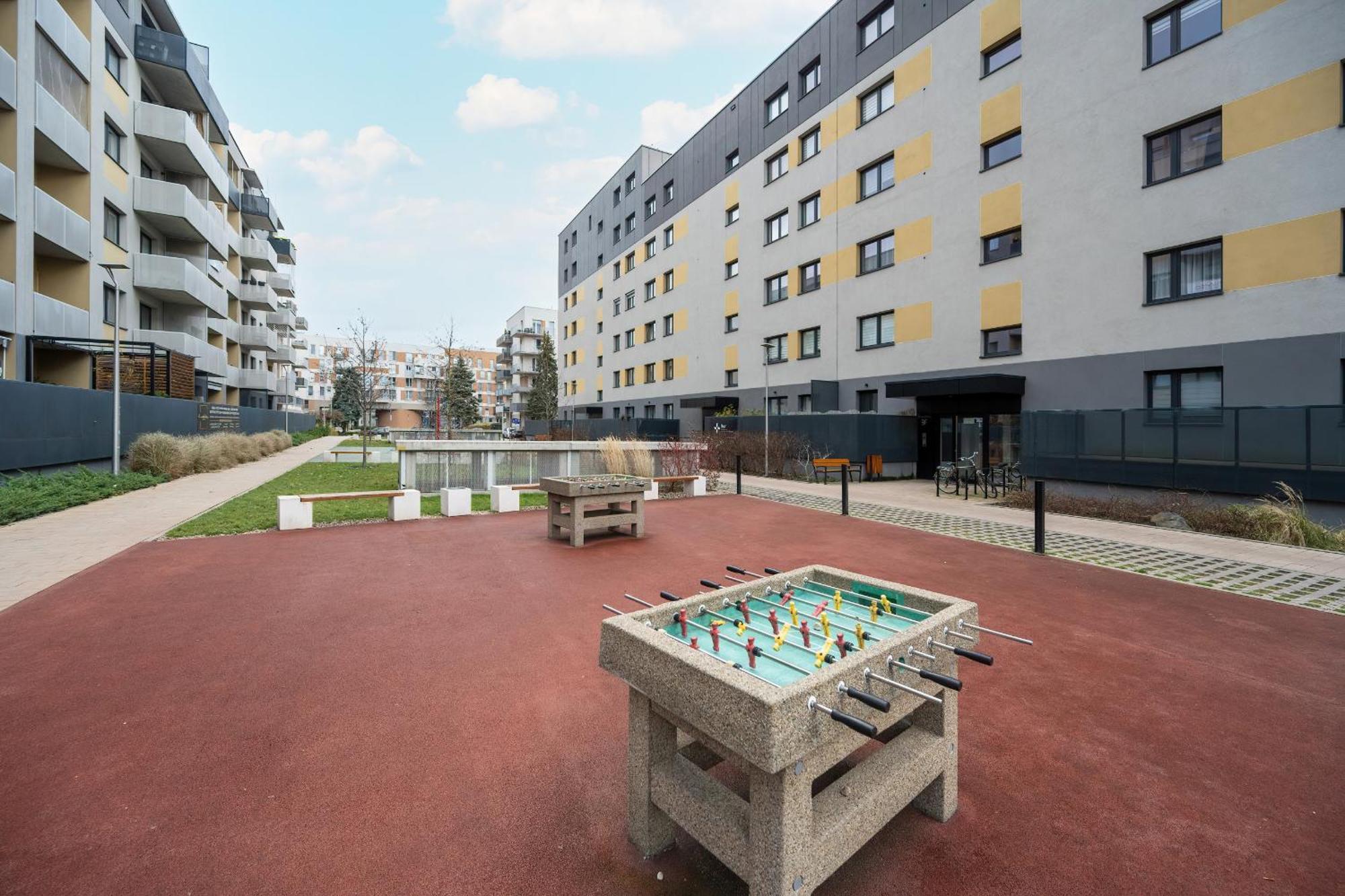 One Bedroom Apartment Nadodrze With Free Garage Wroclaw By Noclegi Renters Eksteriør billede